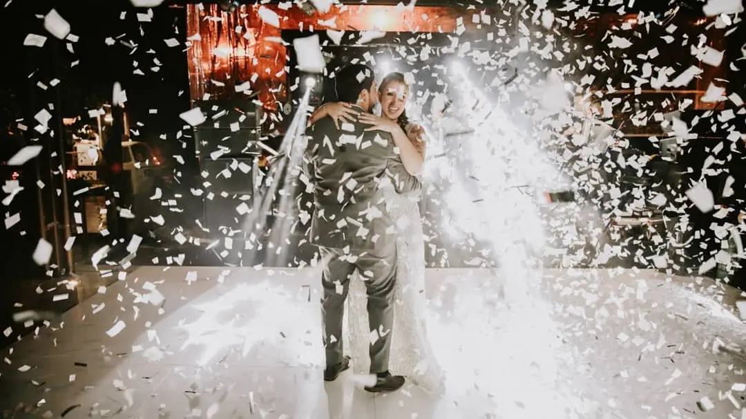 Pista de baile e ilumiación para bodas | Wink Eventos