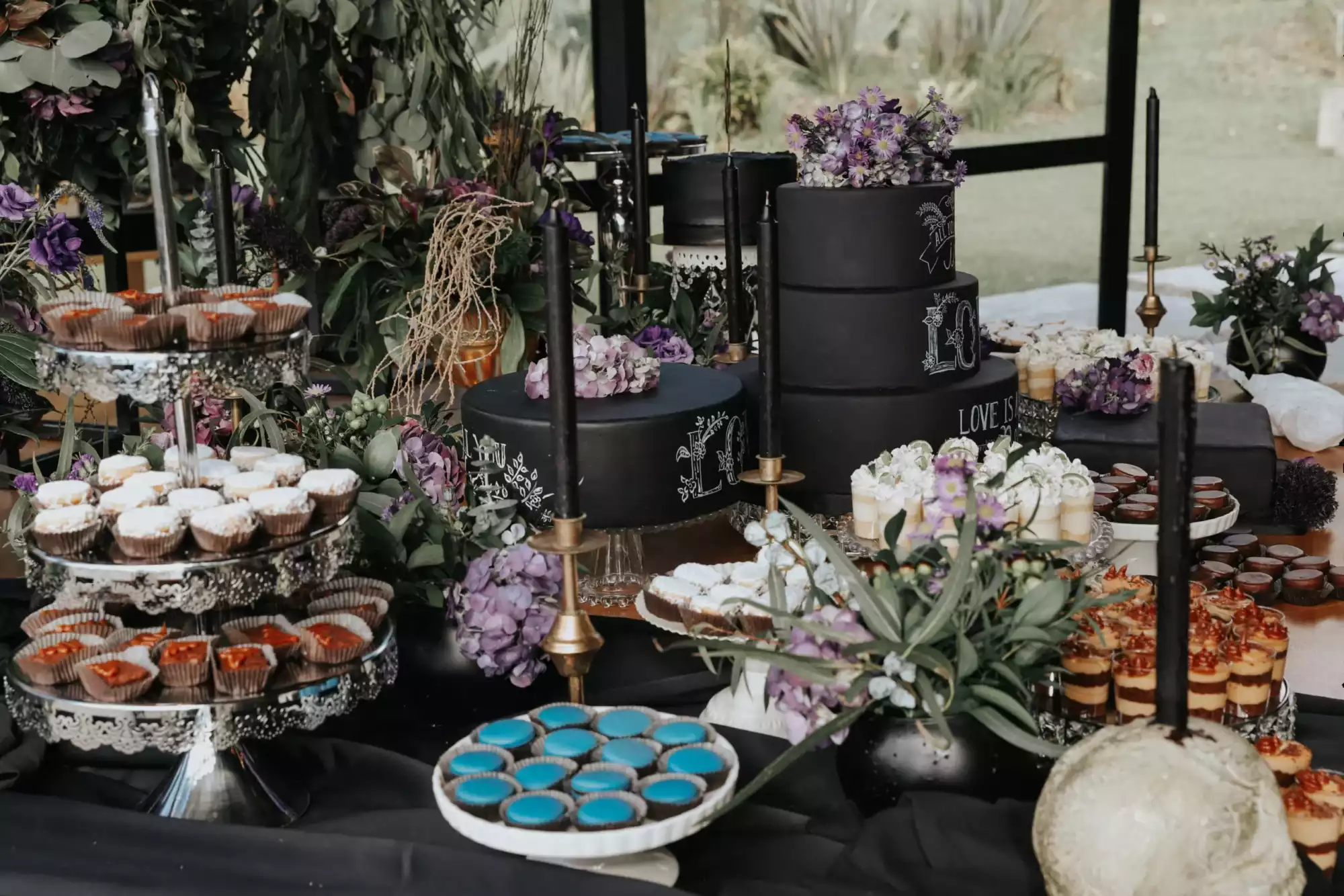 Decoración personalizada para boda con tematica rockera | Wink Eventos