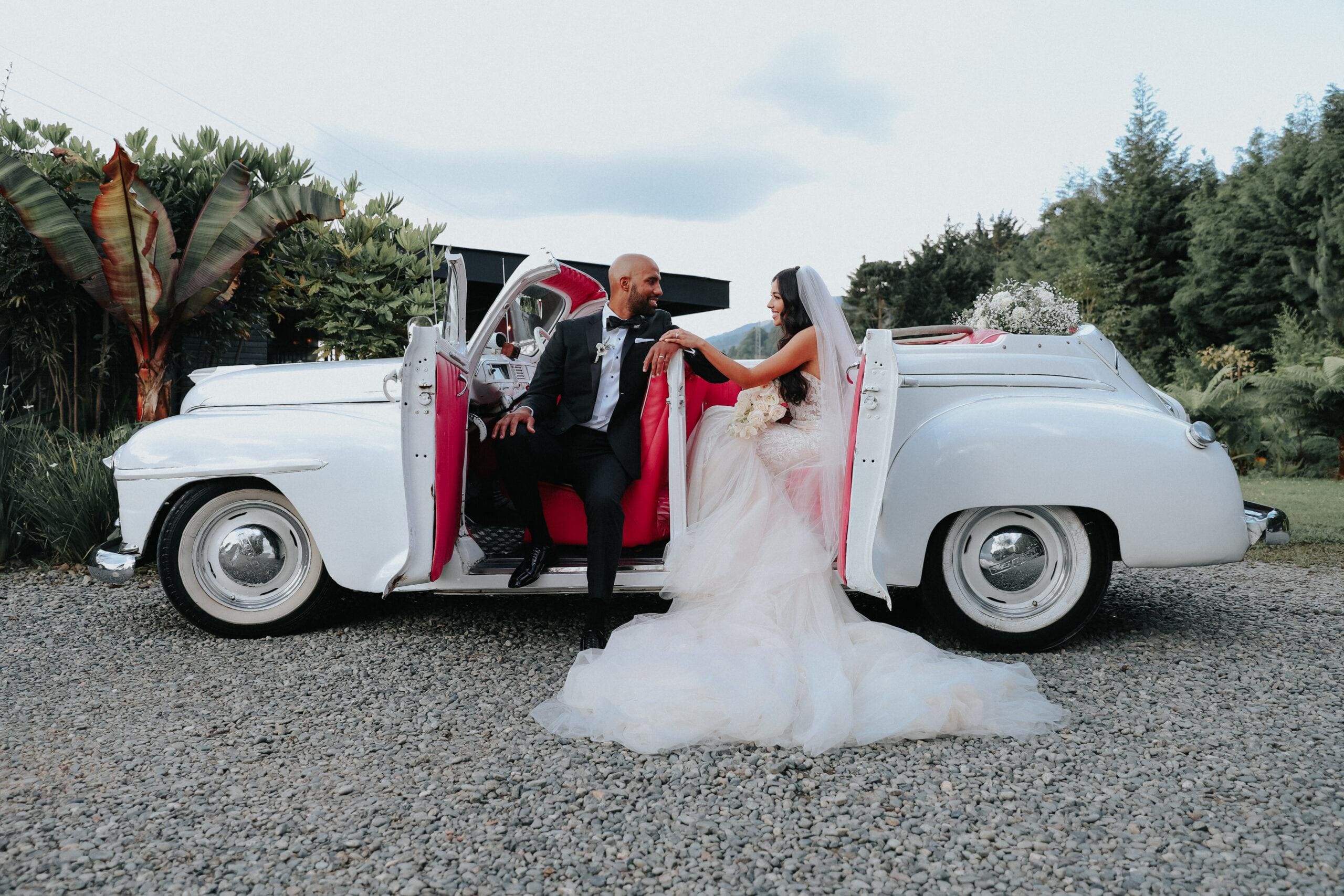 Entrada de los Novios en auto | Wink Eventos