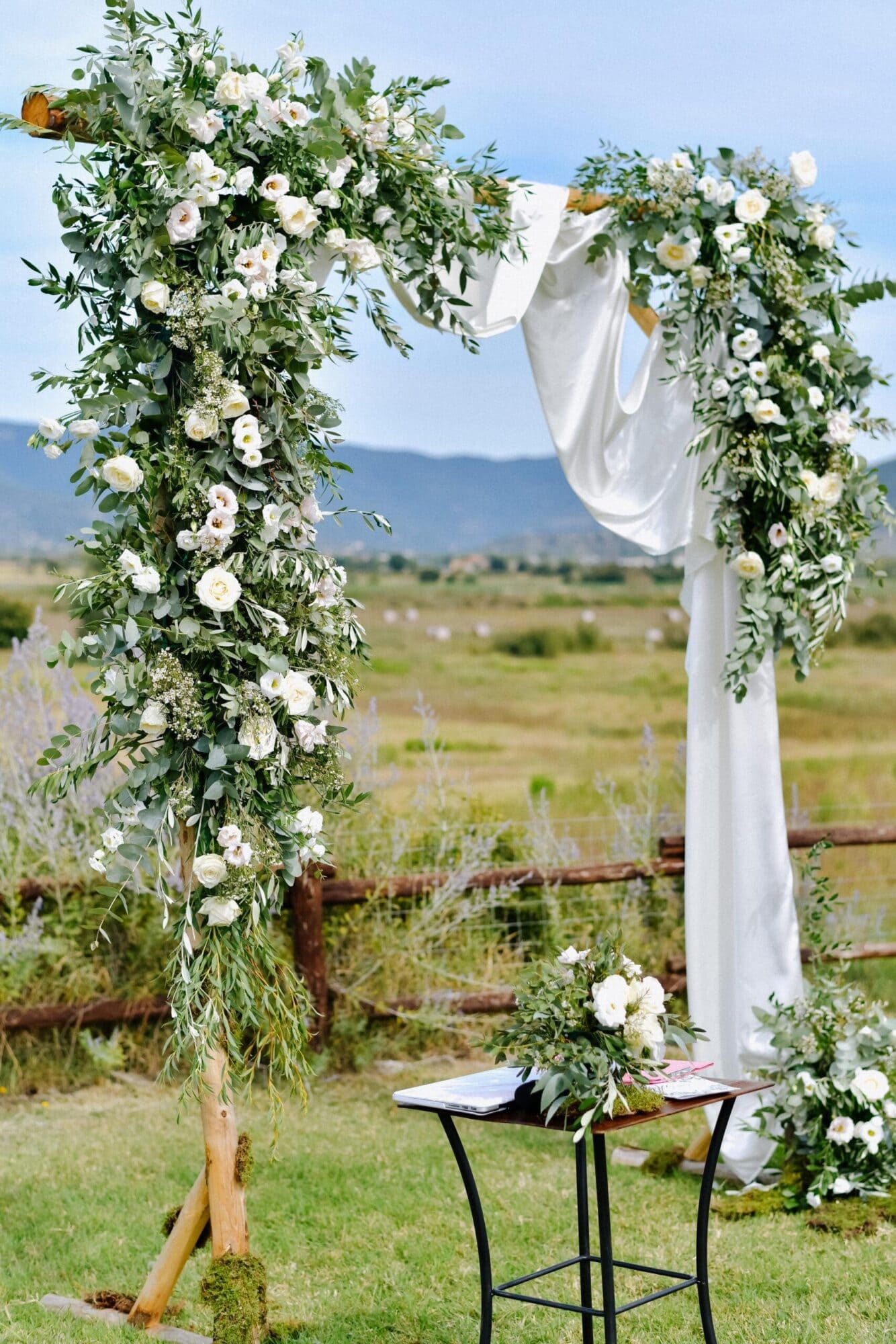 Decoración en arco para bodas | Wink Eventos