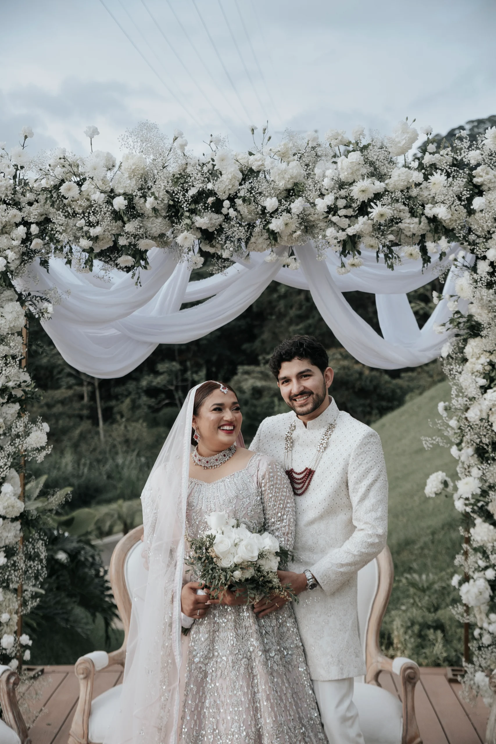 Pareja de novios celebrando boda en Medellín | Wink Eventos